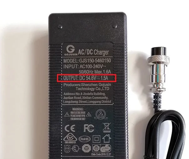 voltaje oudput en cargador de baterías de litio